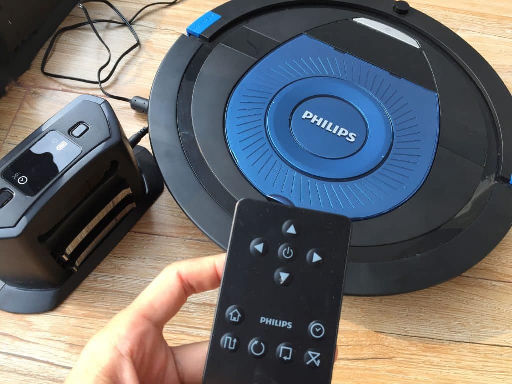 4 lý do TẠI SAO các bà mẹ CẦN máy hút bụi robot SmartPro nhỏ gọn của Philips!