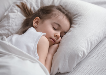 hình ảnh Trẻ nên ngủ lúc mấy giờ tối để phát triển chiều cao vượt trội? - số 3
